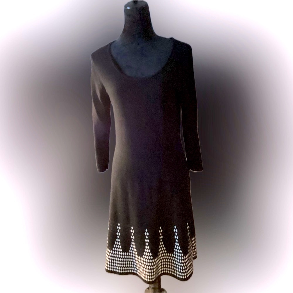 Nine West black & white knit dress long sleeves size M in great condition
